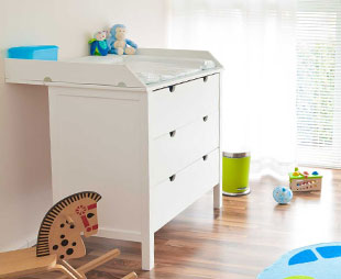 стульчак   с пеленальным столом хороший выбор для отдельной детской комнаты